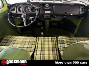 Image 11/15 of Volkswagen T2b Westfalia (1977)