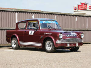 Image 28/50 of Ford Anglia (1965)