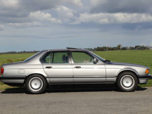 Imagen 6/41 de BMW 735i (1987)