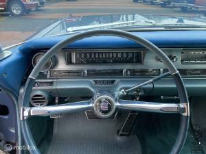 Image 15/29 of Cadillac Coupe DeVille (1962)
