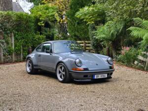 Image 2/100 of Porsche 911 Carrera 2 (1989)