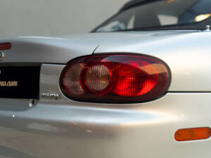 Bild 23/47 von Mazda MX-5 1.6 (2002)