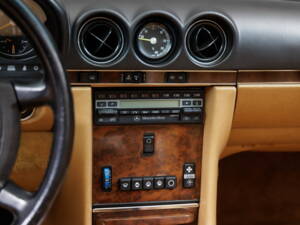 Image 27/36 of Mercedes-Benz 560 SL (1987)