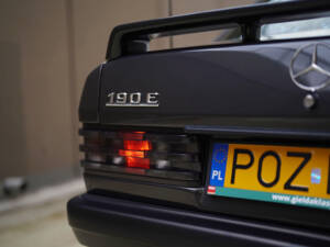 Image 65/83 of Mercedes-Benz 190 E 2.3-16 (1984)