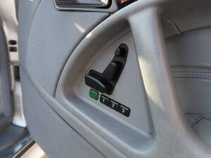 Bild 40/75 von Mercedes-Benz SL 500 (1997)