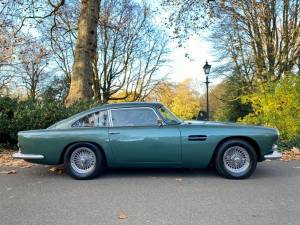 Image 4/50 of Aston Martin DB 4 (1963)