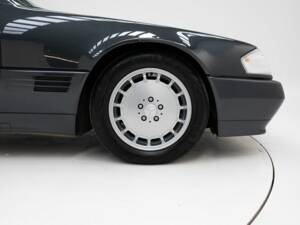 Image 10/15 of Mercedes-Benz 500 SL (1989)