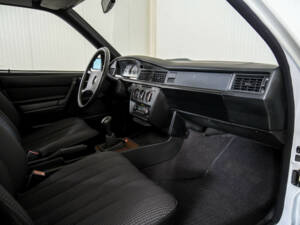 Image 12/50 de Mercedes-Benz 190 D (1985)