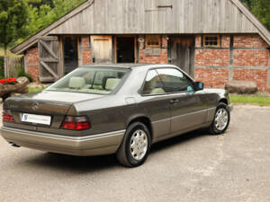 Imagen 2/74 de Mercedes-Benz E 320 (1994)