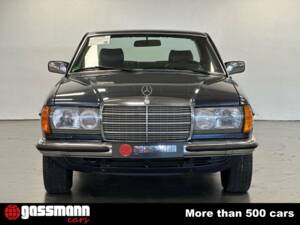 Imagen 2/15 de Mercedes-Benz 230 CE (1982)