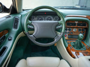 Image 22/40 of Aston Martin DB 7 Vantage (2000)