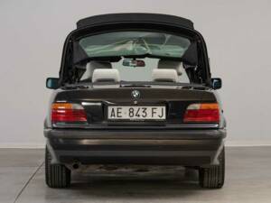 Image 30/46 of BMW 318i (1995)