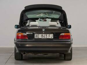 Image 30/46 de BMW 318i (1995)