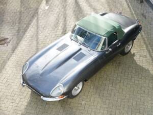 Image 3/19 de Jaguar E-Type 4.2 (1965)