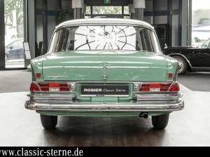 Immagine 4/15 di Mercedes-Benz 220 S b (1963)