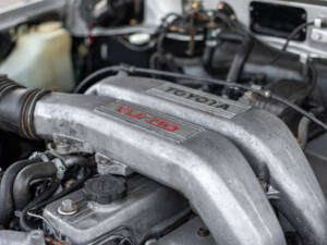 Image 40/100 of Toyota Land Cruiser HJ61 GX (1987)