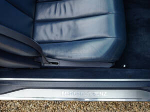 Image 35/50 of Mercedes-Benz 300 SL (1991)