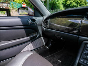 Image 28/33 of Jaguar XK8 4.0 (1999)