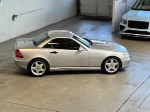 Immagine 2/40 di Mercedes-Benz SLK 230 Kompressor (1998)