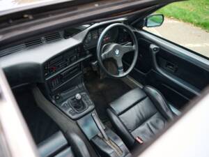 Image 32/50 of BMW M 635 CSi (1989)