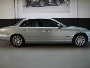 Image 3/50 of Jaguar XJ 8 4.2 (2004)