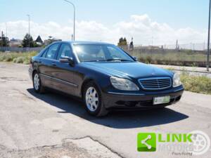 Image 2/10 of Mercedes-Benz S 320 (2000)