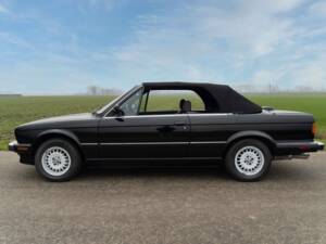 Bild 4/6 von BMW 325i (1987)