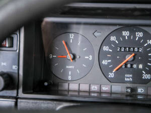 Image 16/50 of Volvo 240 (1987)