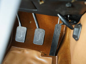 Bild 14/50 von Jaguar XJ 6 L 4.2 (1975)