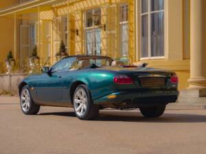 Image 44/49 de Jaguar XK8 4.2 (2003)