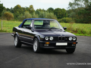 Image 6/24 of BMW 325i (1989)