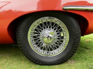 Image 37/50 de Jaguar E-Type (1968)