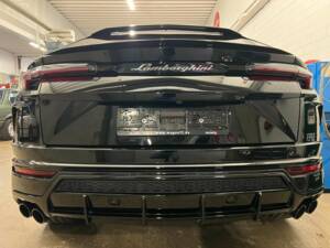 Image 15/18 of Lamborghini Urus (2019)