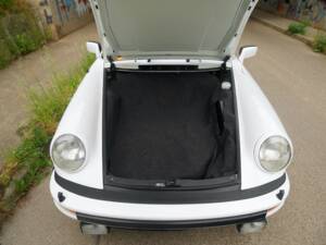 Image 21/25 of Porsche 911 Carrera 3.0 (1976)