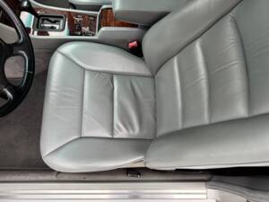 Imagen 38/100 de Mercedes-Benz 300 CE (1992)