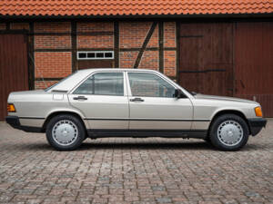 Image 11/77 of Mercedes-Benz 190 E 2.3 (1988)