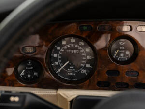 Immagine 20/32 di Aston Martin V8 Vantage Volante (1988)
