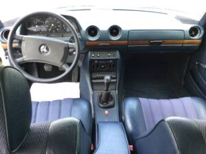 Immagine 12/39 di Mercedes-Benz 240 TD (1983)