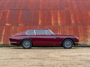 Image 4/30 de Aston Martin DB 6 Vantage (1969)