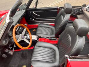 Bild 25/37 von Alfa Romeo 1.6 Spider (1984)