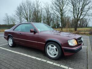 Image 2/5 of Mercedes-Benz 230 CE (1993)