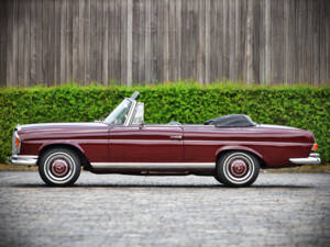 Image 2/71 of Mercedes-Benz 220 SE b (1961)