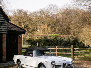 Image 43/50 of Alfa Romeo 2600 Spider (1963)