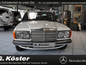 Image 2/15 de Mercedes-Benz 200 (1980)