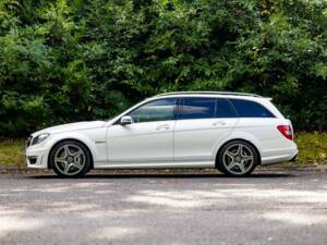 Bild 13/50 von Mercedes-Benz C 63 AMG T (2013)