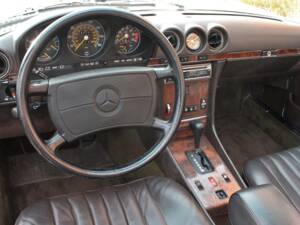 Afbeelding 10/15 van Mercedes-Benz 560 SL (1986)