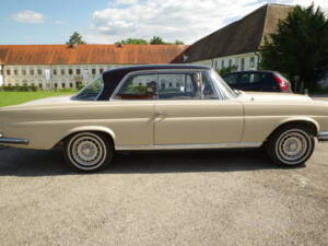 Image 11/73 de Mercedes-Benz 280 SE (1969)