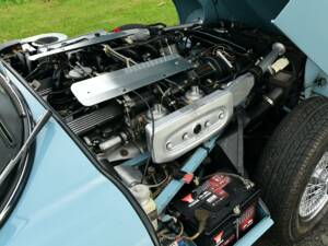Image 33/50 de Jaguar E-Type V12 (2+2) (1972)