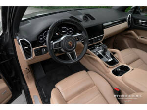 Image 8/38 of Porsche Cayenne (2019)