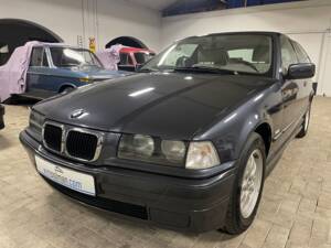 Image 1/25 de BMW 318ti Compact (1997)